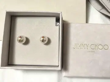 JIMMY CHOO JC 펄 스터드 귀걸이 (양쪽 귀)