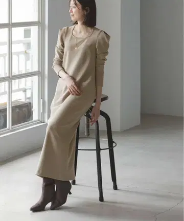 NOBLE 24 AW 니트 라이크 조젯 숄더 턱 원피스