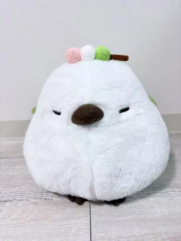 동그란 흰색 새 봉제 인형