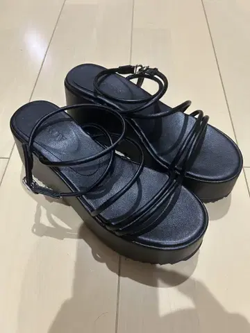블랙 플랫폼 샌들