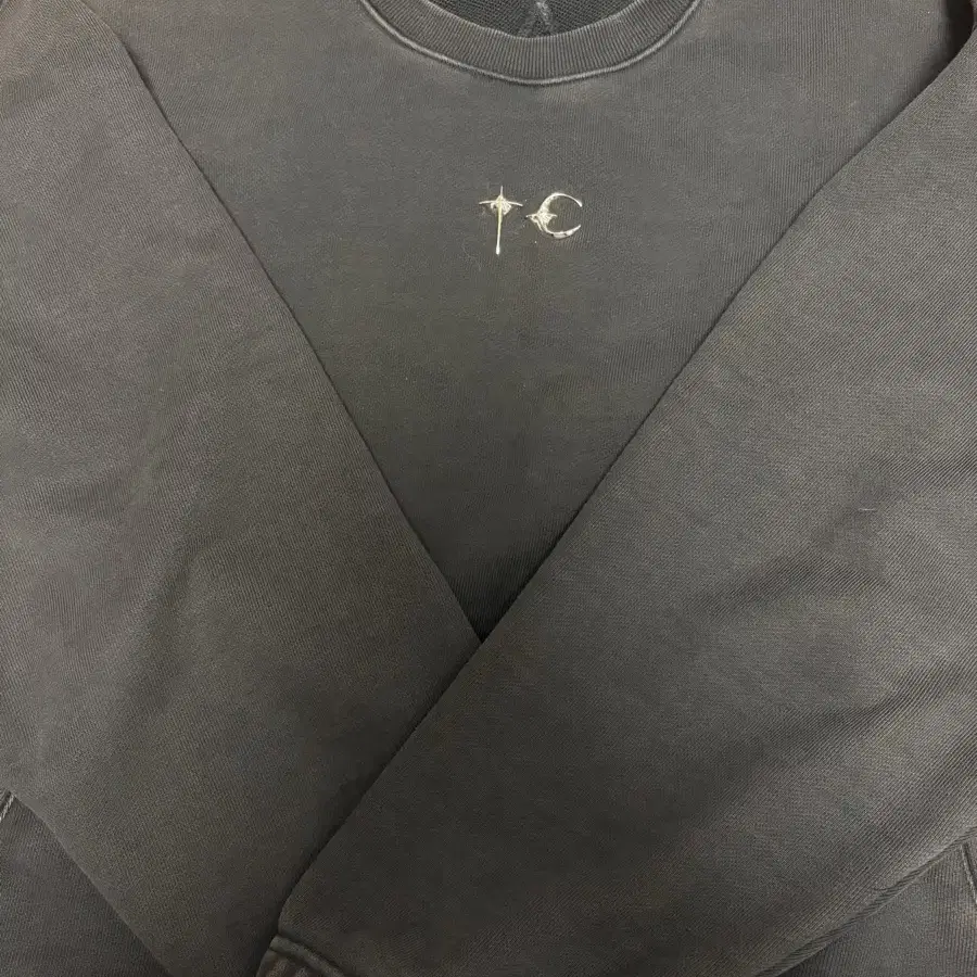 THUG CLUB | 떠그 클럽 Thug Club War Survivor Sweatshirt