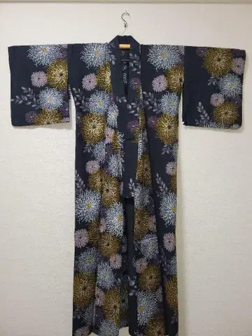 국화 꽃무늬 유카타 블랙