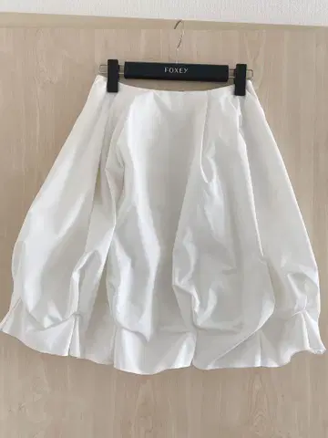 FOXEY NY 블라썸 벌룬 스커트 38 화이트