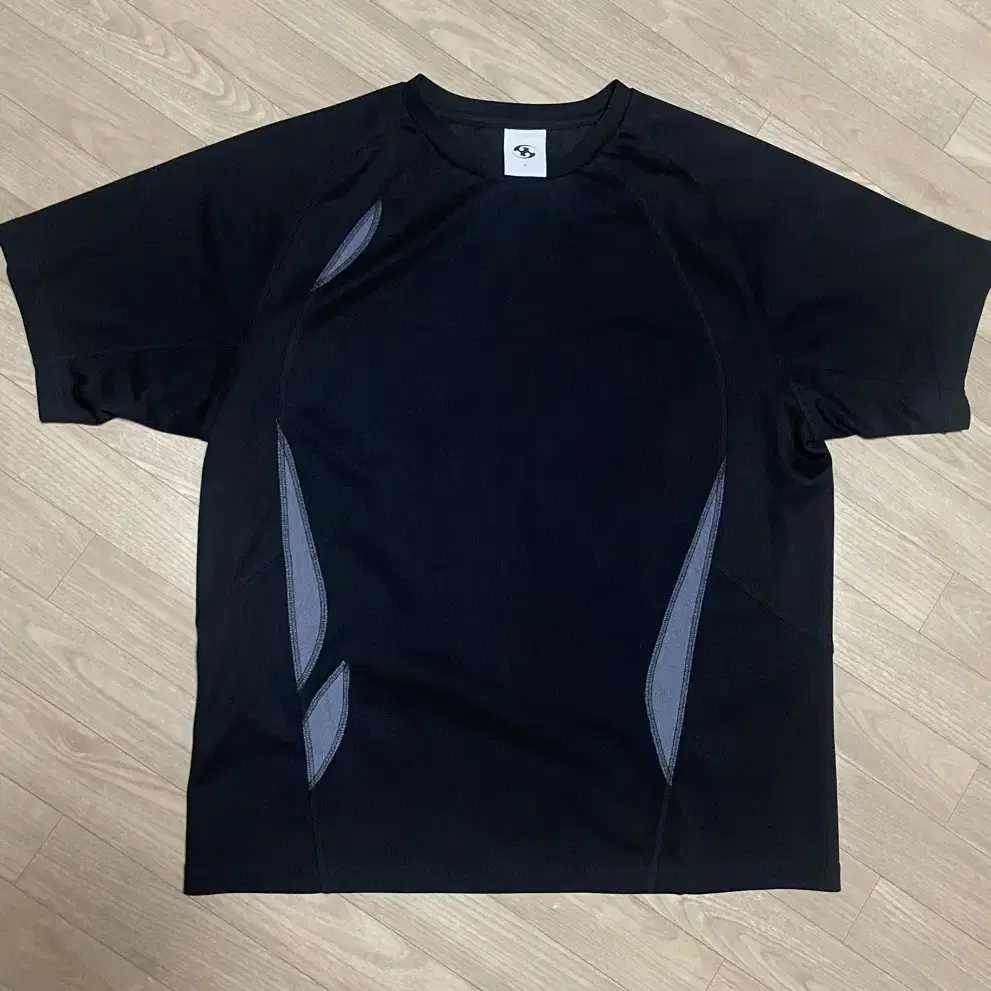 【SAN SAN GEAR】 CHAN CHAN SYMBOL T-SHIRT [BLACK] SAN SAN GEAR Chan Chan Symbol T-Shirt - Black | 하이츠스토어