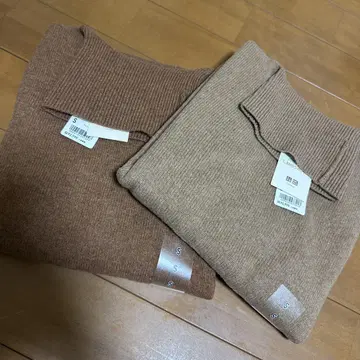 UNIQLO 프리미엄 라무 터틀넥 스웨터 S 2세트