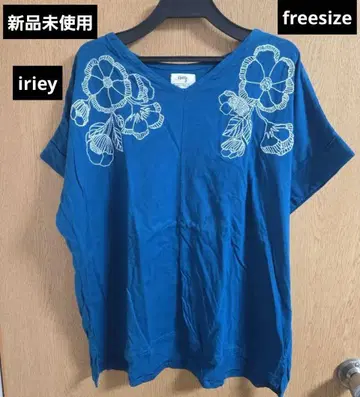 iriey 아이리 꽃무늬 자수 V넥 티셔츠 청록색 프리 사이즈