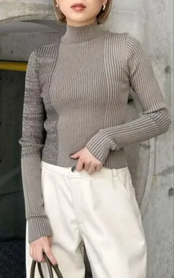 새상품급 MURUA 얇은 소재 니트 베이지 프리 사이즈