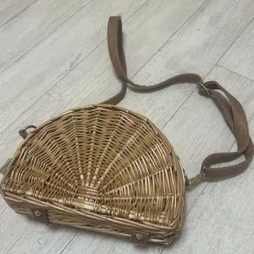 등나무 반원 바스켓백