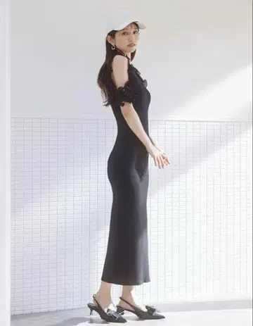스나이델 Sustainable 플리츠 프릴 도킹 원피스 블랙