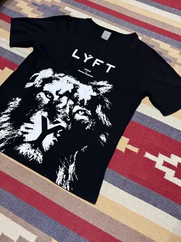LYFT 티셔츠