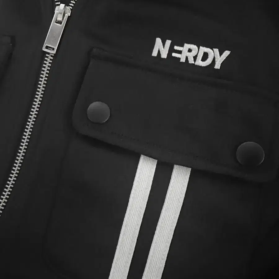 NERDY | 널디 Nerdy Women's Cargo Crop Track Top M on Bunjang