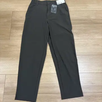 이번 시즌 유니클로 UNIQLO 울트라 스트레치 팬츠 올리브 XS