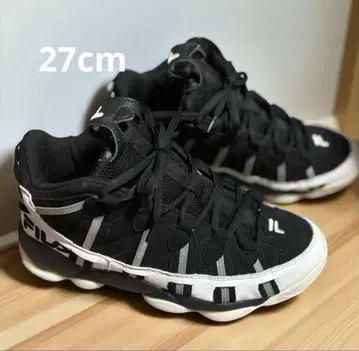 FILA 하이컷 스니커즈 블랙/화이트 27cm