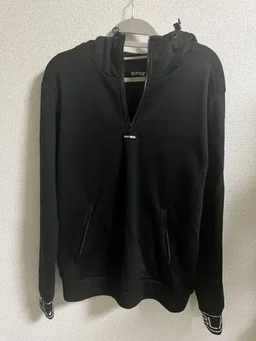 DUFFER BLACK LABEL 하프 지퍼 후드티 블랙