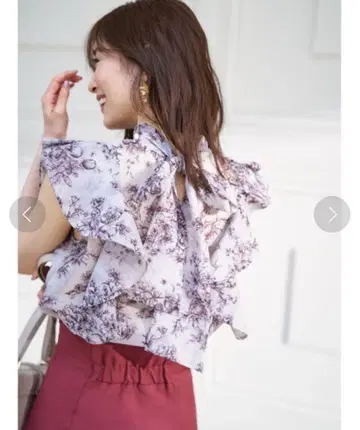 SNIDEL 슬리브리스 프릴 오간자 시스루 블라우스