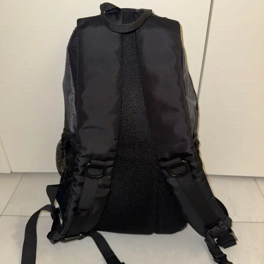 ★韓国大人気★【NOIAGO】Multi Logo Backpack Black/ Grey NOIAGO) MULTI LOGO BACKPACK (Black/Gray)