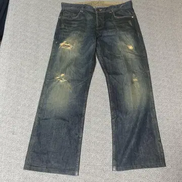 Armani Exchange 데미지 가공 데님 MADE IN USA