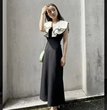 snidel 스나이델 파이핑 프릴 원피스 블랙