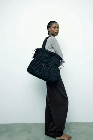 ZARA 개더 블랙 나일론 토트백