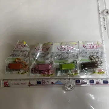 가챠 미니어처 하모니카 4종 세트입니다.