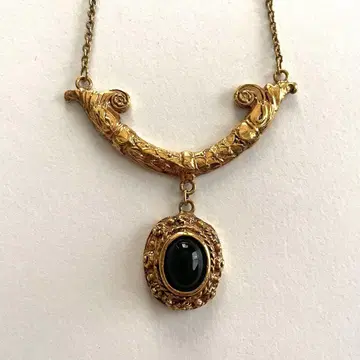 vintage fake onyx gold necklace relief