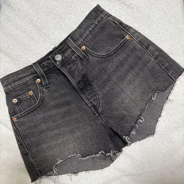 Levi's 블랙 숏팬츠