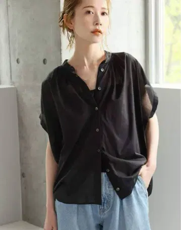저널 스탠다드 80수 론 턱 볼륨 셔츠 블랙