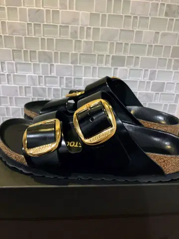 새상품급 BIRKENSTOCK 애리조나 빅 버클 샌들 블랙 36