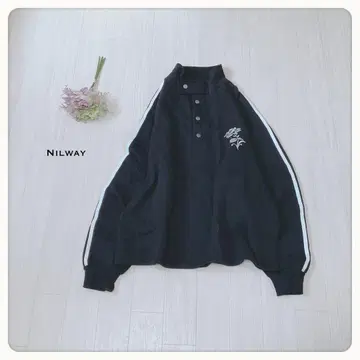 [ 플라워 자수 로고 ] 니루웨이 하프 버튼 맨투맨 L 오버사이즈