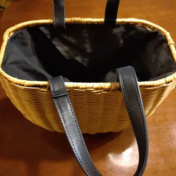 북유럽, 삶의 도구점 동글동글한 가죽 핸들 바스켓백