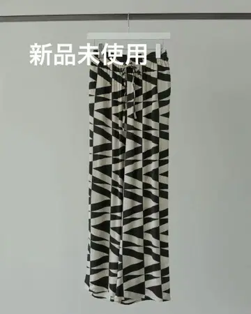 [ 미사용 새상품 ] Anuke 안누크 지오메트릭 새틴 팬츠