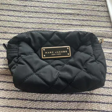 MARC JACOBS 블랙 퀼팅 파우치