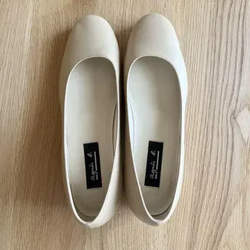 Agnes b. 베이지 플랫슈즈