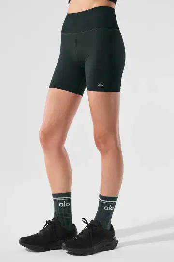 alo 5' Seamless Ribbed Favorite Short