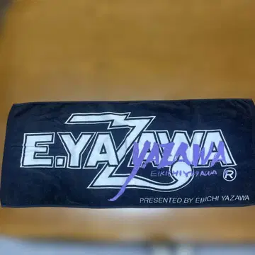 E.YAZAWA 타월 블랙에 화이트 문자