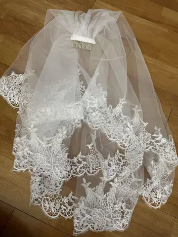 자수 장식 화이트 세미롱 웨딩 베일