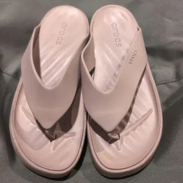 Crocs 플립플랍 W8 라이트 핑크
