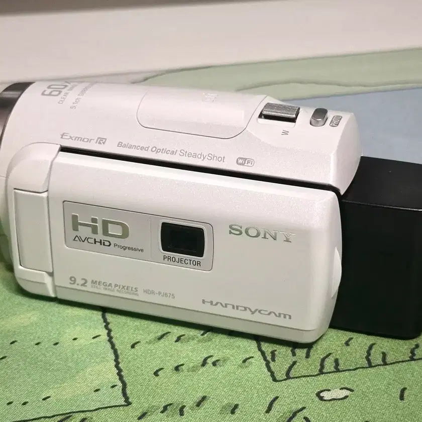 SONY 소니 Sony HDR-PJ675 Camcorder with Built-in Projector on