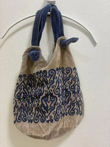 에스닉 자수 토트백 베이지 x 네이비