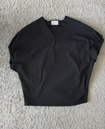 UNITED ARROWS 유나이티드 애로우즈 V넥 블라우스