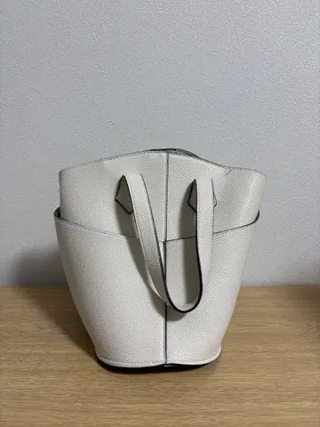 화이트 가죽풍 토트백