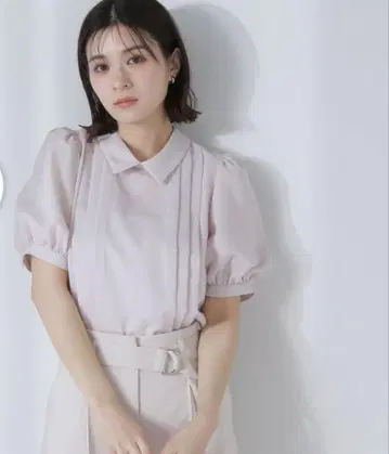 미사용 새상품 내추럴 뷰티 베이직 셔츠 칼라 턱 블라우스 M