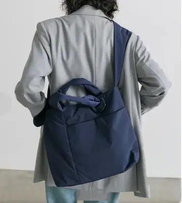 이에파피요네 수지 부품 라이트 토트백 네이비