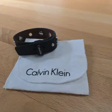 Calvin Klein 캘빈클라인 가죽 팔찌 뱅글