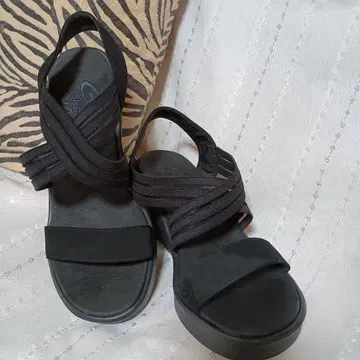 새상품급!! Skechers 블랙 컴포트 샌들