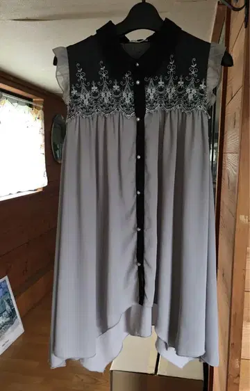 엑시즈팜 백리본 레이스업 리본 자수 튜닉