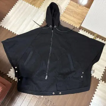 후드 부착 블랙 판초 YECCA VECCA