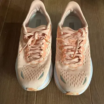 HOKA ONE ONE 핑크 러닝화