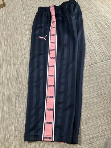 PUMA 저지 네이비 컬러 핑크 자수 로고