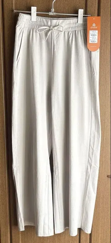 미사용 새상품 Airy Fit 와이드 팬츠 화이트 머스크